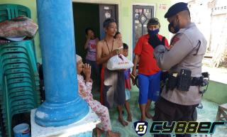 Sat Brimob Polda Jabar Sebar Paket Sembako  Ringankan Beban Hidup Warga Terdampak Covid 19